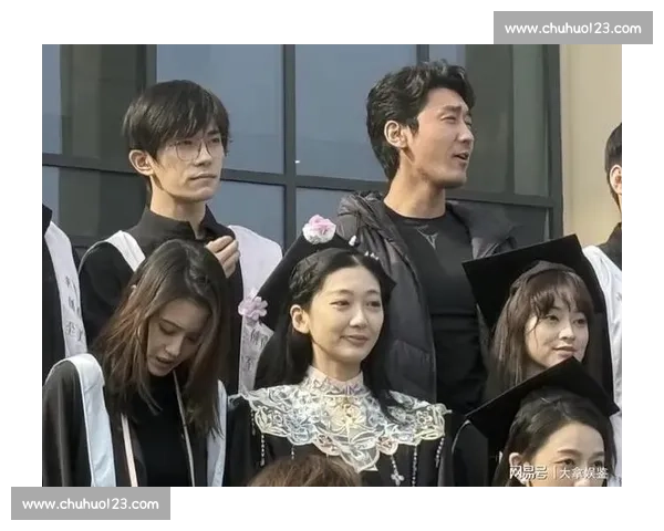 千玺的毕业礼迟到三年：穿学士服赴宴，终于圆满